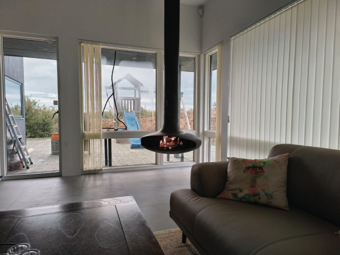 吊り木で燃える暖炉 室内 鉄 オーダーメイド 黒い漆器 飾り付け 16