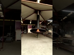 屋内ヒーターはBuningの木製の暖炉および天井の掛かる暖炉を中断した